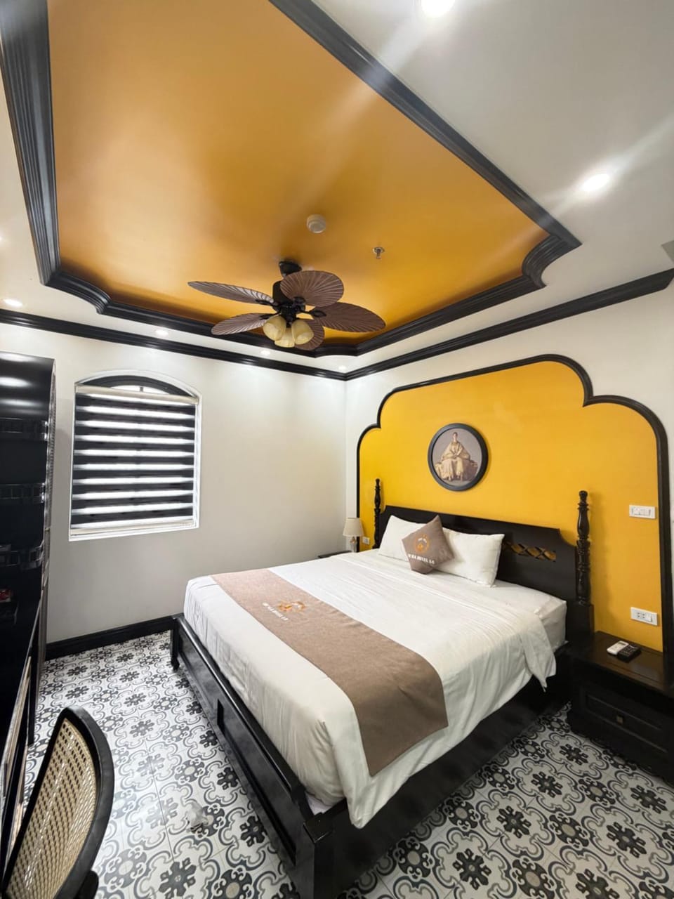 Bed, TV and multimedia, Photo of the whole room, Bedroom, fireplace