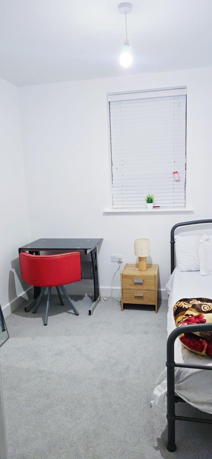 Single room with free parking Vacation rental in Hull