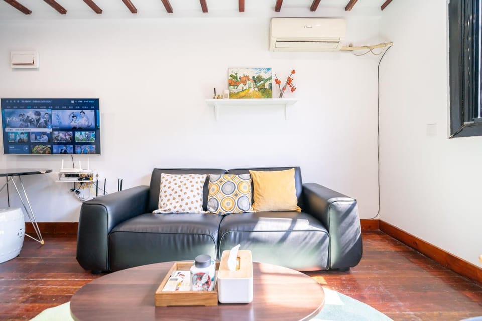 ShiGuang - Timeless Airy Lane House with Rooftop View Apartment in Shanghai