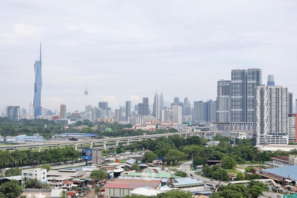 Chan Sow Lin - Cozy 3B3B - 6 pax - F&B & Mart Apartment in Federal Territory of Kuala Lumpur