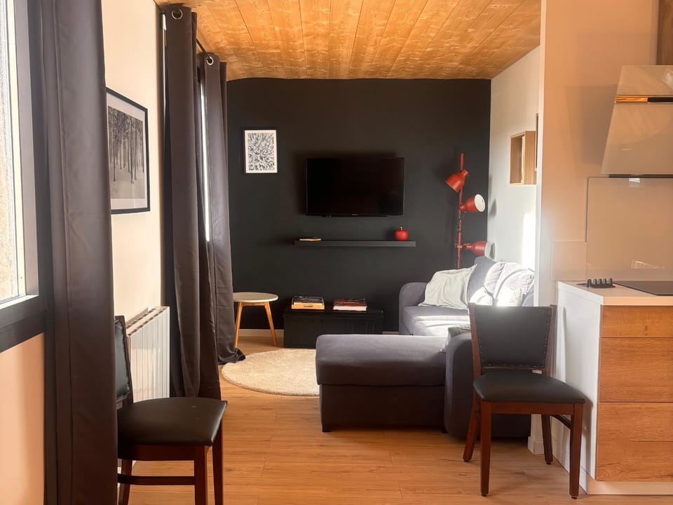 Appartement rénové T2 mezzanine Formiguères, 10 pers, proche commerces - FR-1-758-46 Apartment in Catalonia