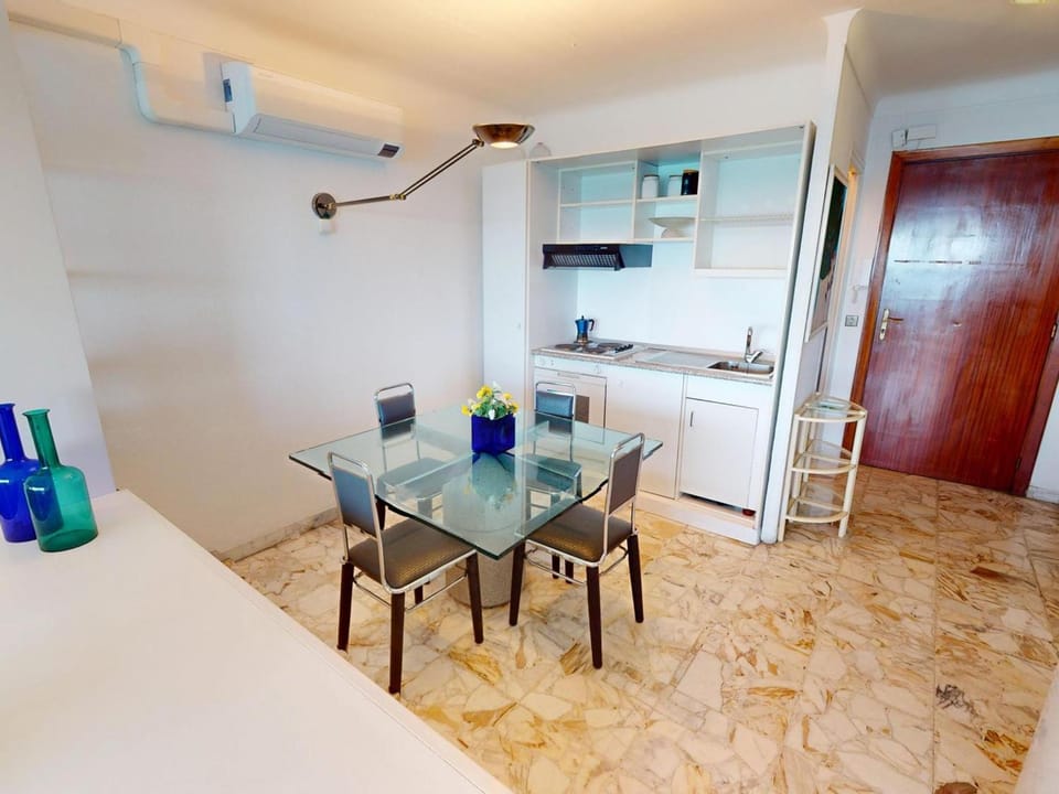 Joli 2P climatisé avec terrasse face à la mer près du centre - FR-1-196-388 Apartment in Menton