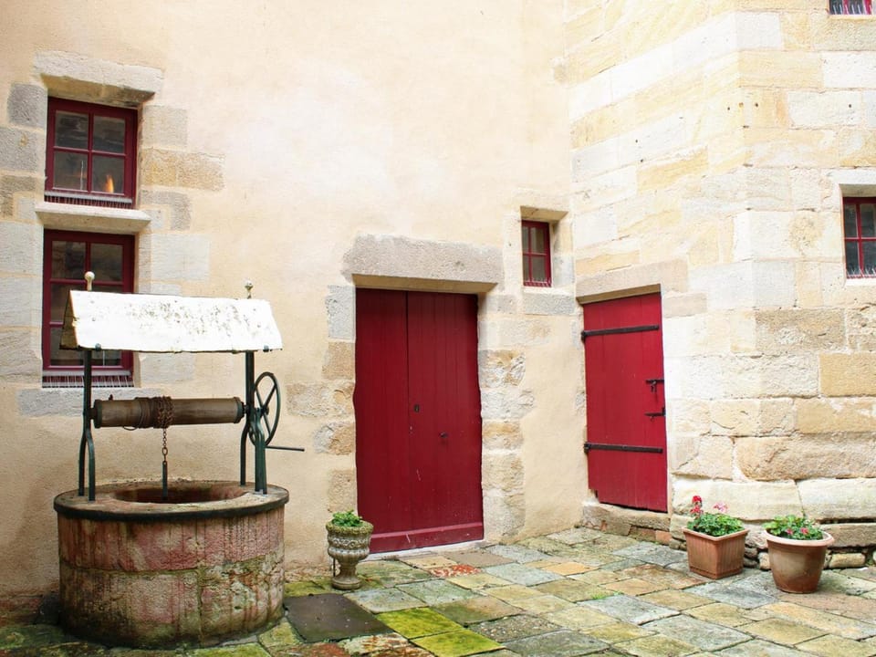 Studio médiéval au cœur du village, proche commerces - FR-1-489-605 Apartment in Auvergne-Rhône-Alpes