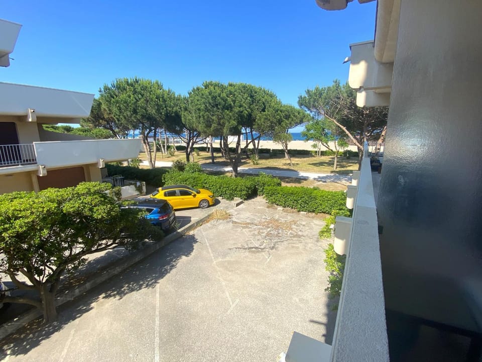 Studio Front de Mer avec Balcon et Parking Privé - FR-1-837-58 Apartment in Argeles-sur-Mer