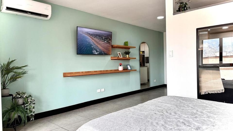 Communal lounge/ TV room, TV and multimedia, Photo of the whole room, air conditioner