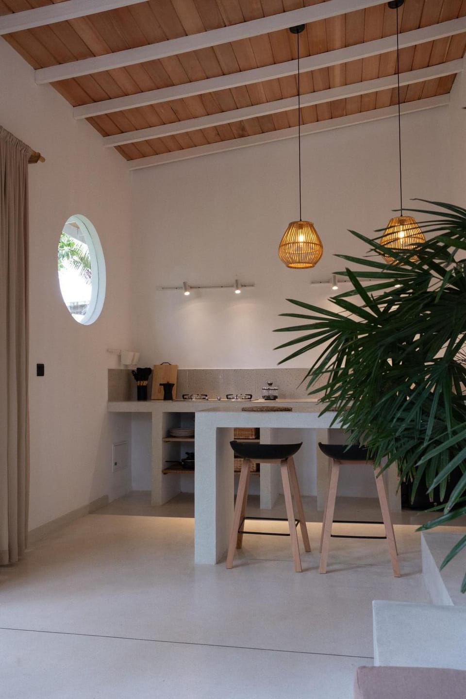 Kitchen or kitchenette, Dining area