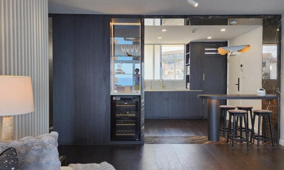 Dining area, minibar