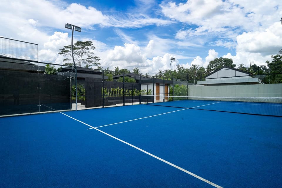 Day, Tennis court