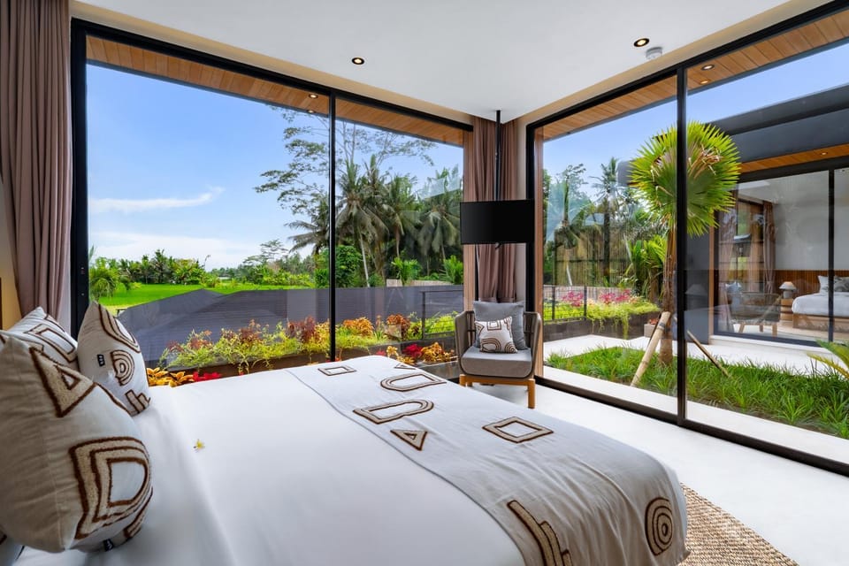 Bed, Natural landscape, View (from property/room), Bedroom, Garden view, towels