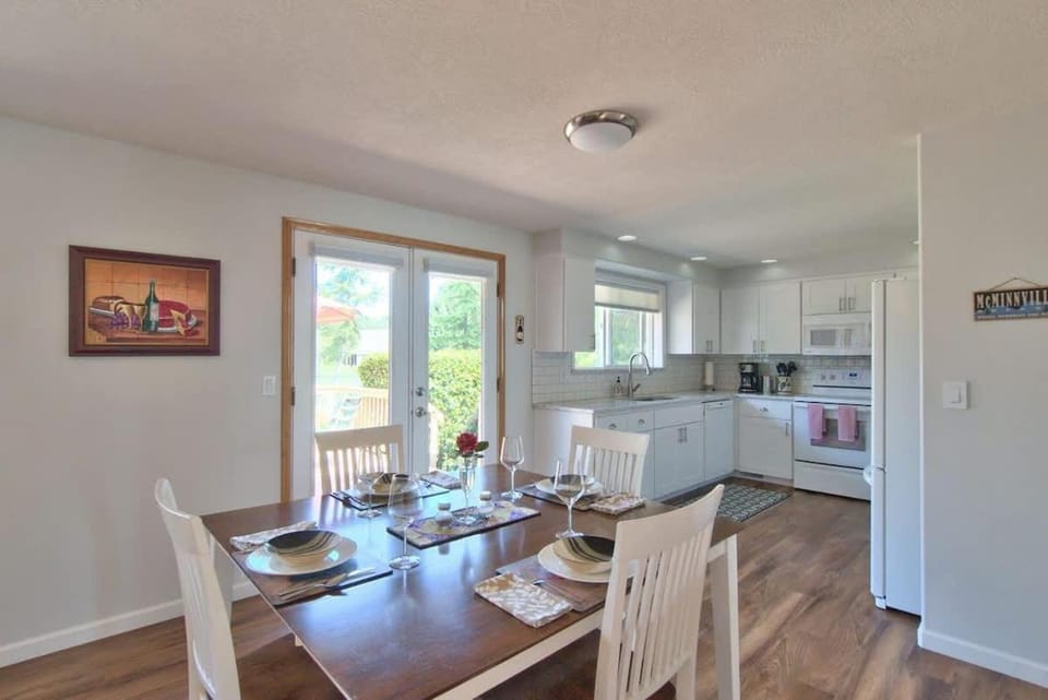 Mac Haven - Single level golf view wine escape House in McMinnville