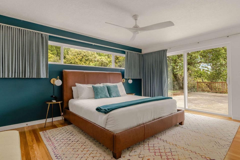 Vino Vista - Mid-Century Stunning Views w Deck House in Dundee