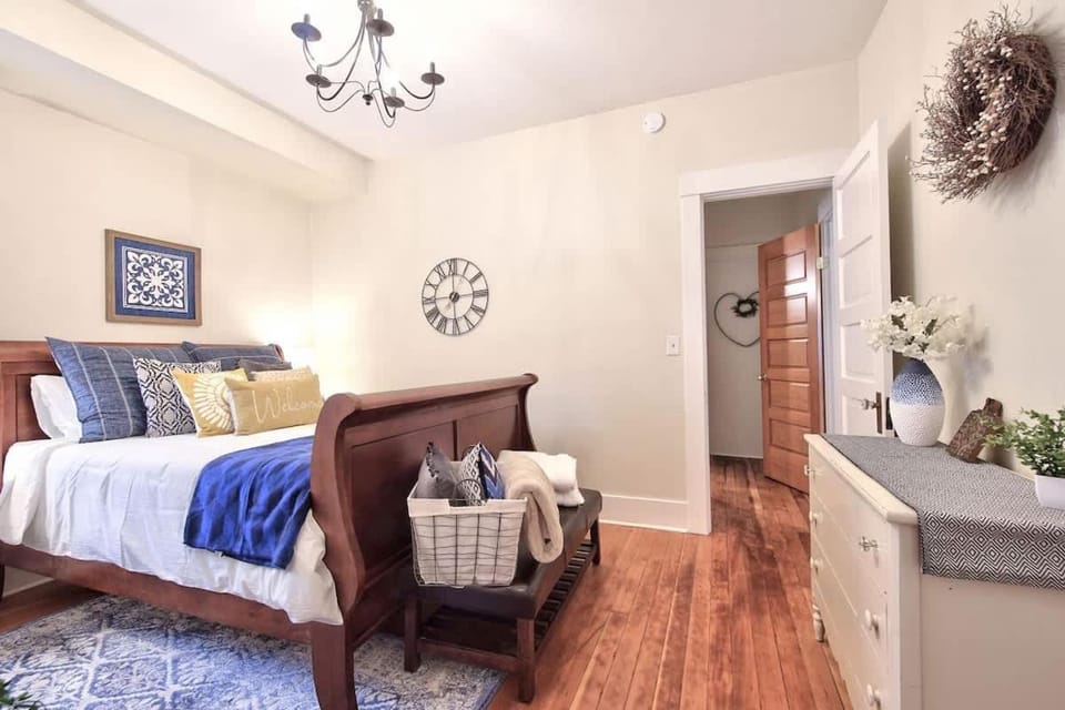 5th St Bungalow - Historic Charm Near 3rd St House in McMinnville
