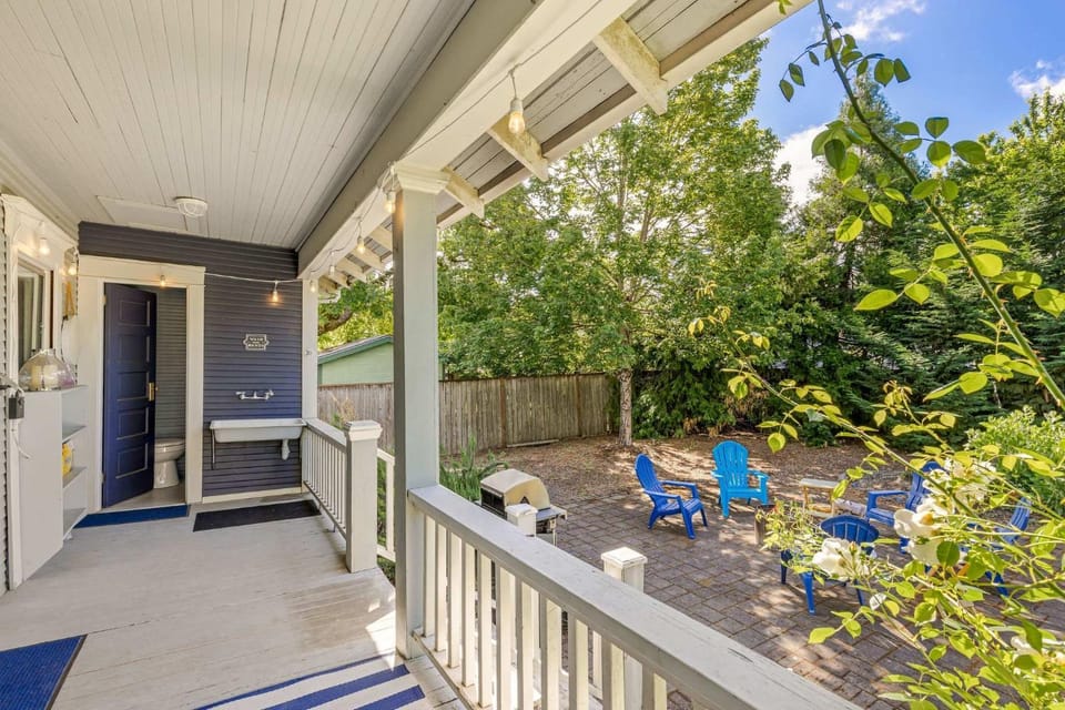 Vino e Vita Historic Pet-Friendly Home-EV Charger House in McMinnville