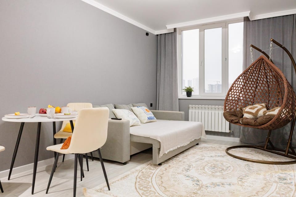 Bed, Living room, Photo of the whole room, Seating area, Dining area
