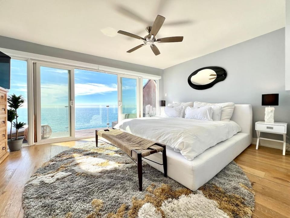 Bed, Balcony/Terrace, Bedroom, Sea view