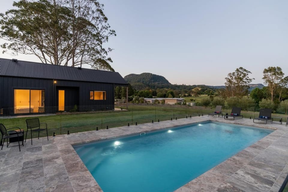 Chris' II, Designer Masterpiece in Kangaroo Valley House in Barrengarry