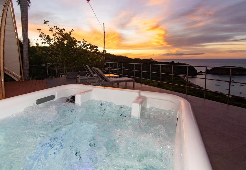 Hot Tub, Hot Tub