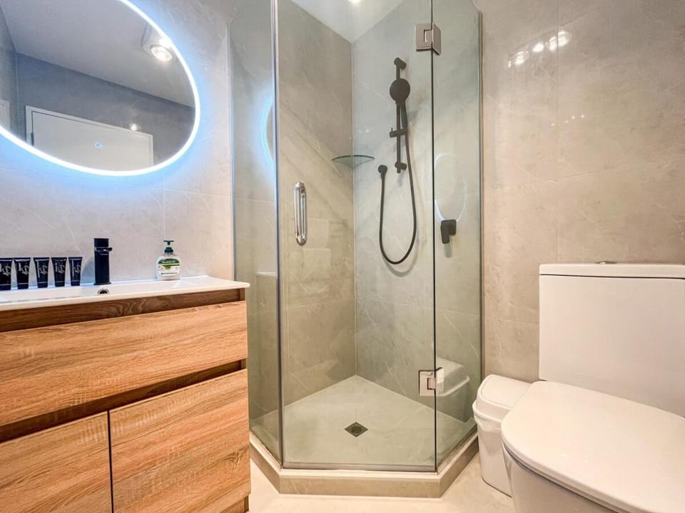 Brand-New 5BR Retreat, Space & Serenity by Nature House in Auckland