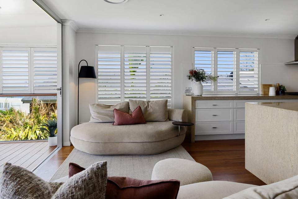 2 Allure, 20 Belmore Tce - Stylish Coastal Retreat House in Noosa Heads