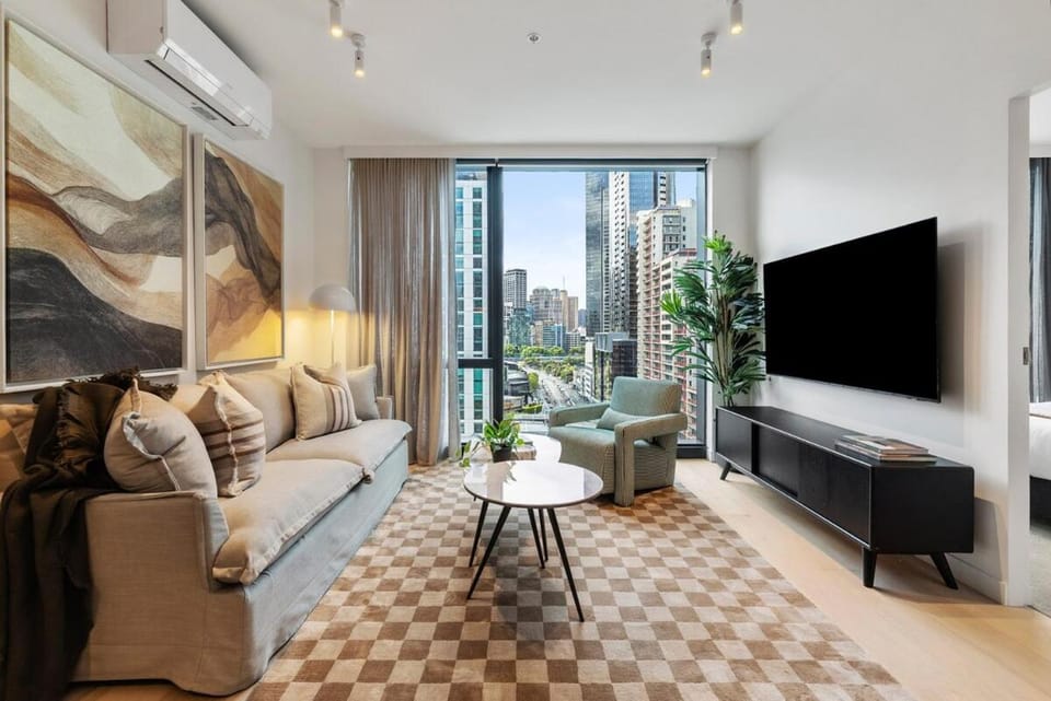 Iconic Queensbridge New Designer Living Apartment in Southbank