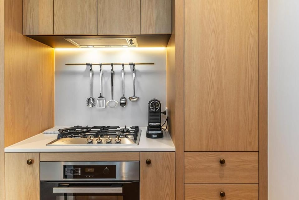 Iconic Queensbridge New Designer Living Apartment in Southbank