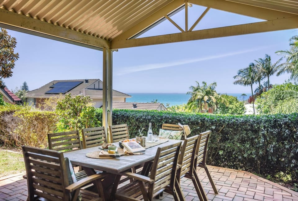 Oceans 21 Caves Beach House in Lake Macquarie
