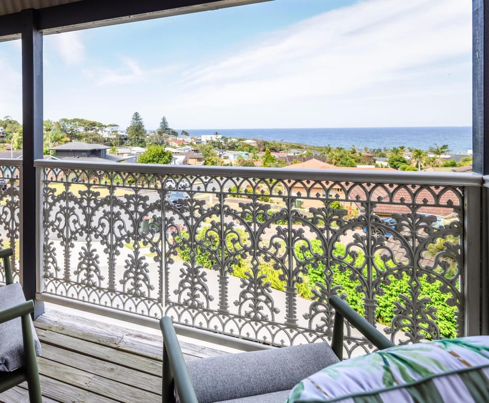 Oceans 21 Caves Beach House in Lake Macquarie