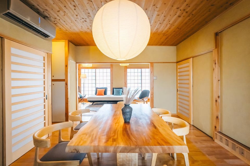 TV and multimedia, Living room, Seating area, Dining area, air conditioner