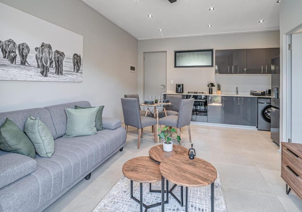Seating area, Dining area, kitchen