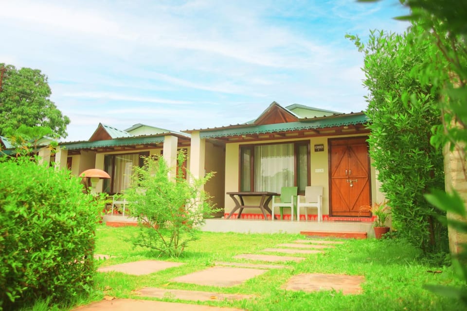 Entire Farm house in Jim Corbett with staff and cook House in Uttarakhand