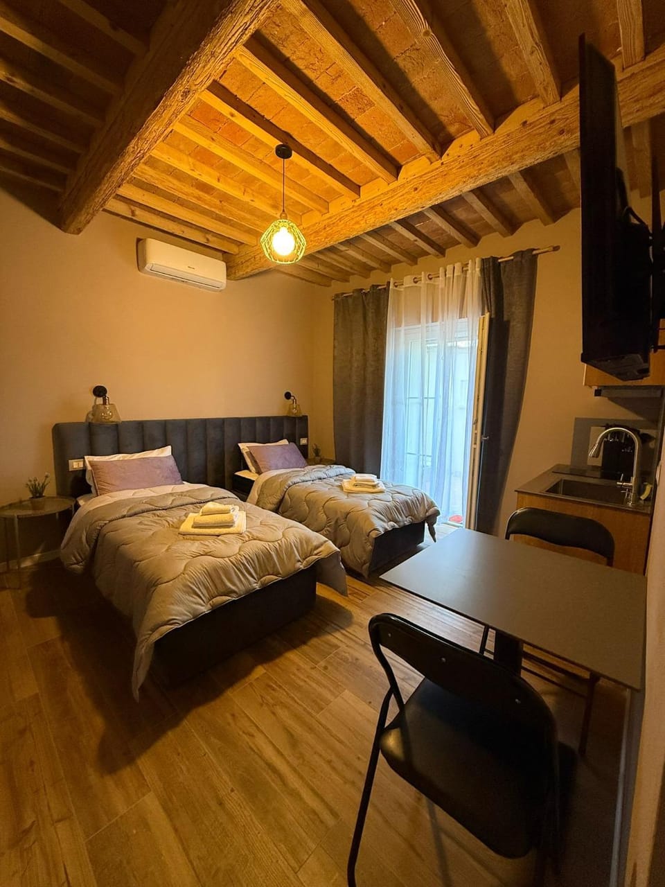 Photo of the whole room, Bedroom