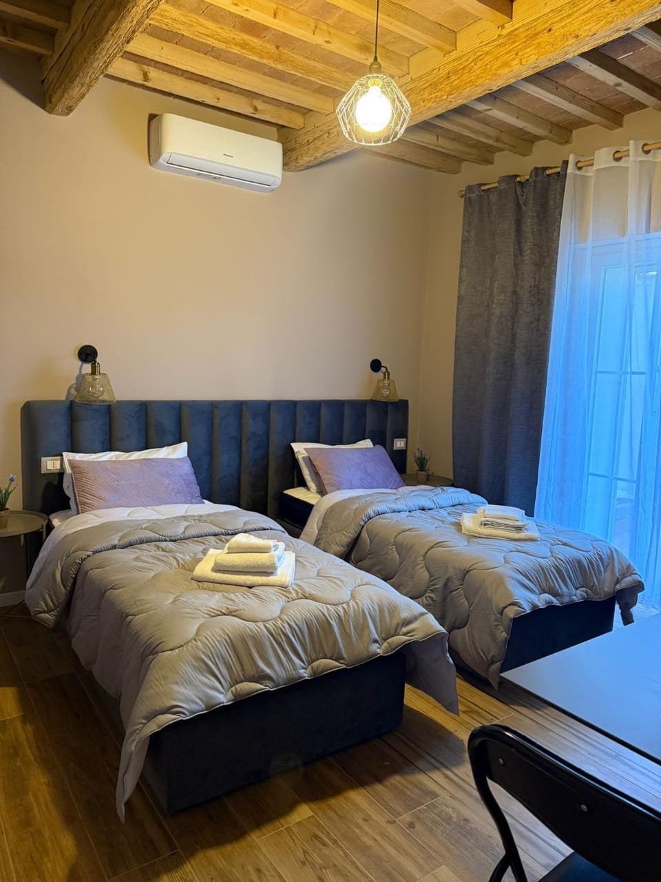 Photo of the whole room, Bedroom