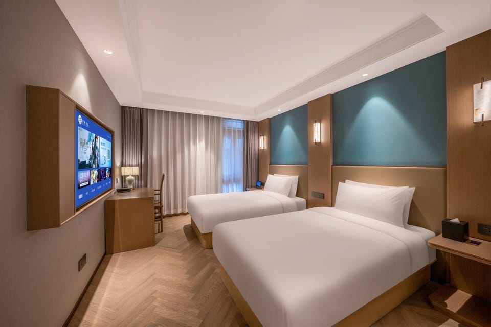 Bed, TV and multimedia, Photo of the whole room