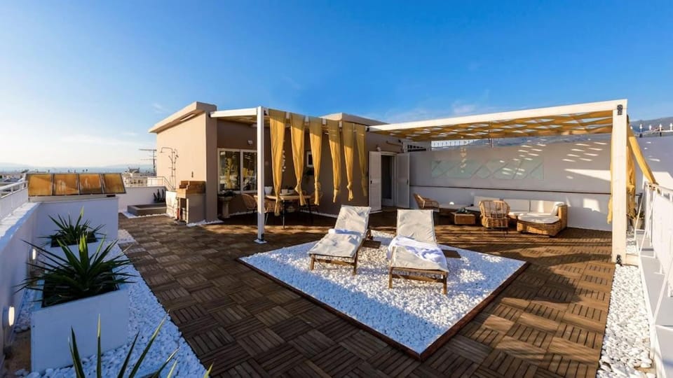 Patio, Day, Balcony/Terrace, sunbed