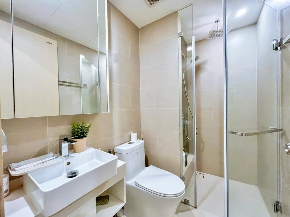 Toilet, bidet