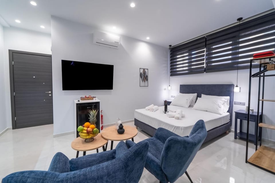 Bed, Photo of the whole room, Seating area