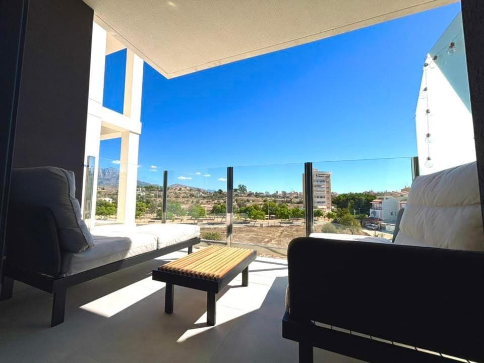 Balcony/Terrace, Mountain view