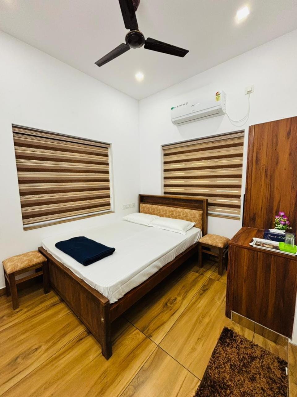 Bed, Photo of the whole room, Bedroom, air conditioner