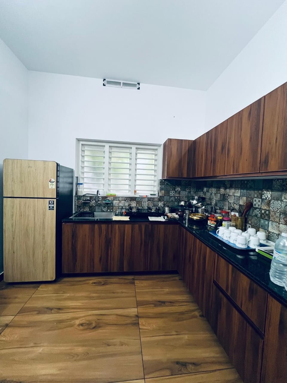 Kitchen or kitchenette, Food and drinks, stove, kitchen