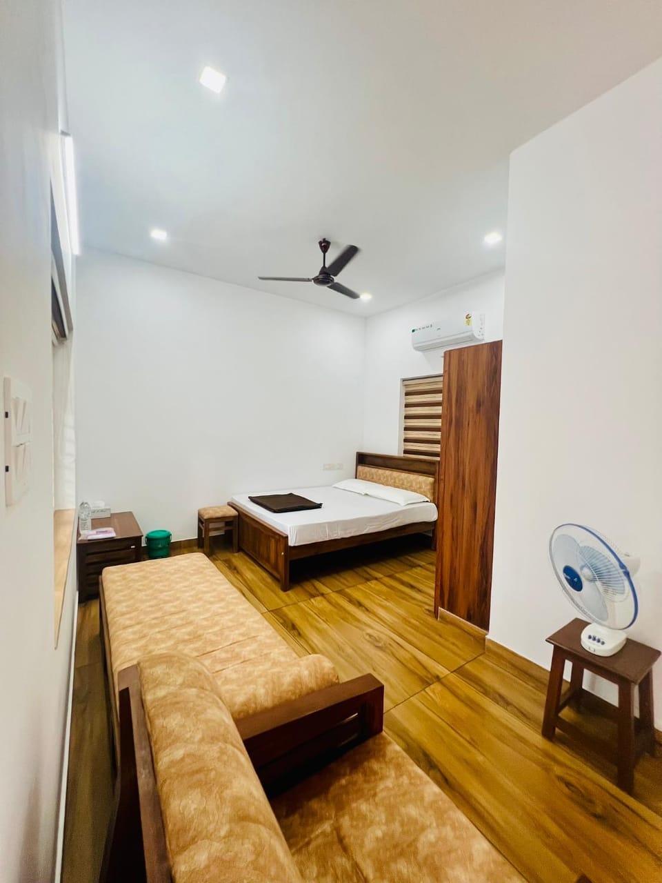 Communal lounge/ TV room, Bed, TV and multimedia, Bedroom, air conditioner