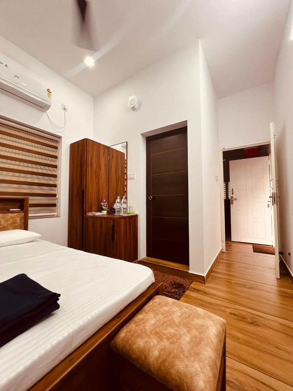 Bed, Photo of the whole room, Bedroom, towels, wardrobe, air conditioner