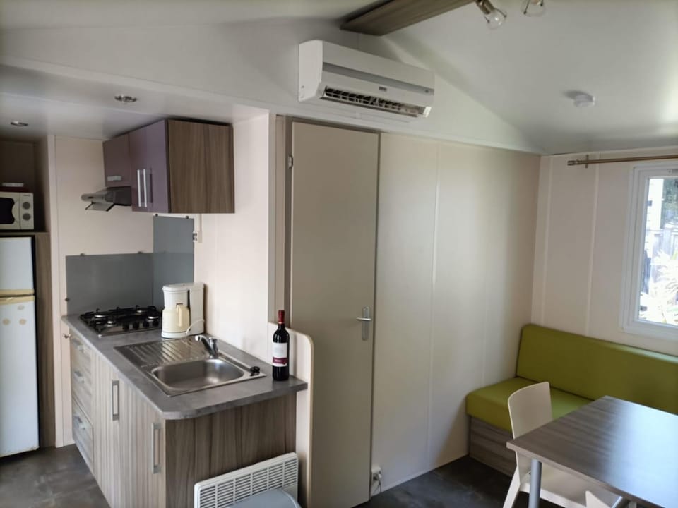 Chalet huur camping zee Cote d'Azur 3 slaapkamers Campground/ 
RV Resort in Roquebrune-sur-Argens