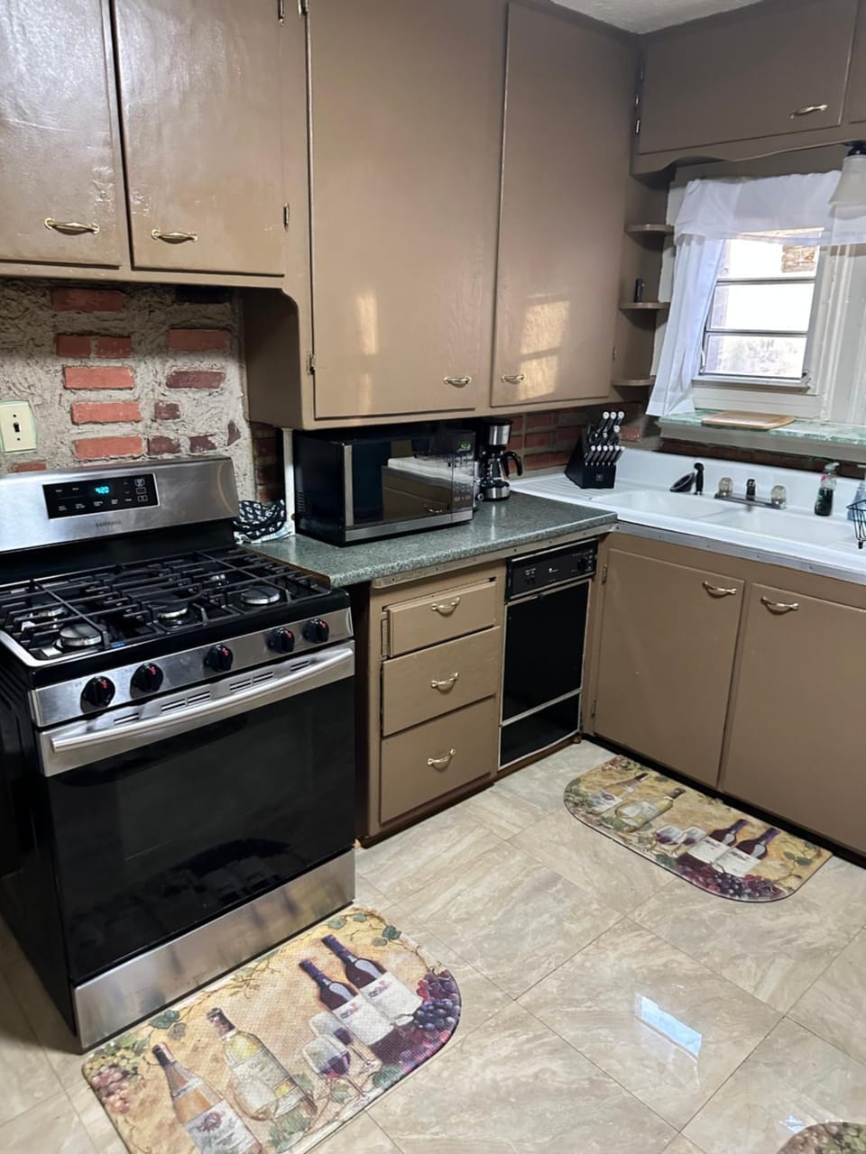 Gem In The Heart of Mill Creek House in Youngstown