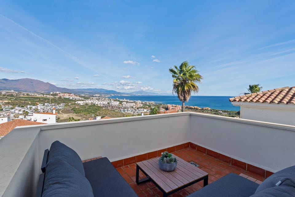 Modern 5BR Villa with Rooftop Sea Views House in Costa del Sol