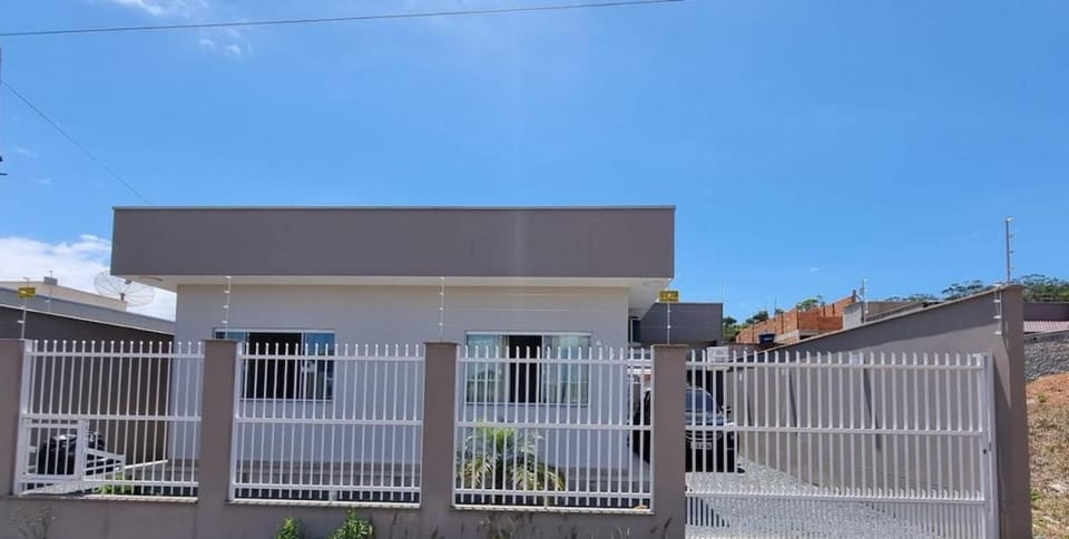 Linda casa com piscina Piçarras House in State of Santa Catarina