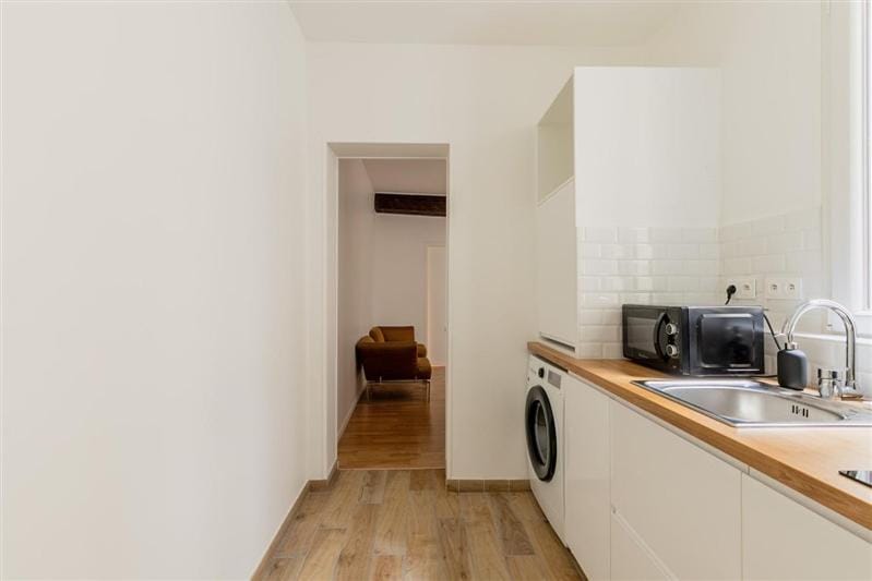 Large Flat Louvre Pont Neuf 48 M2 Apartment in Paris