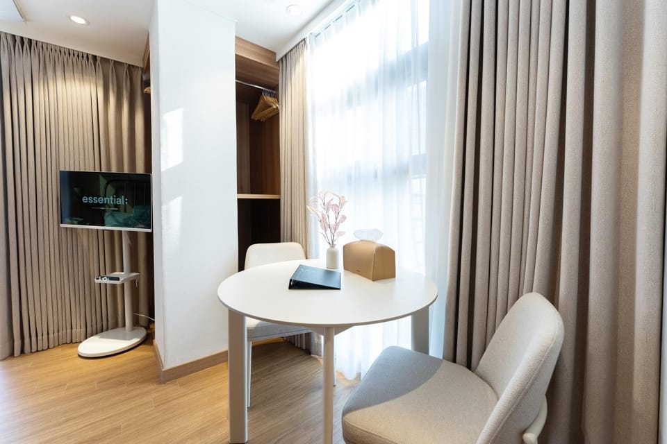 Bed, Kitchen or kitchenette, City view, bunk bed