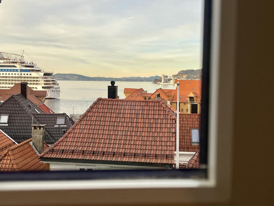 Living room, City view, Sea view