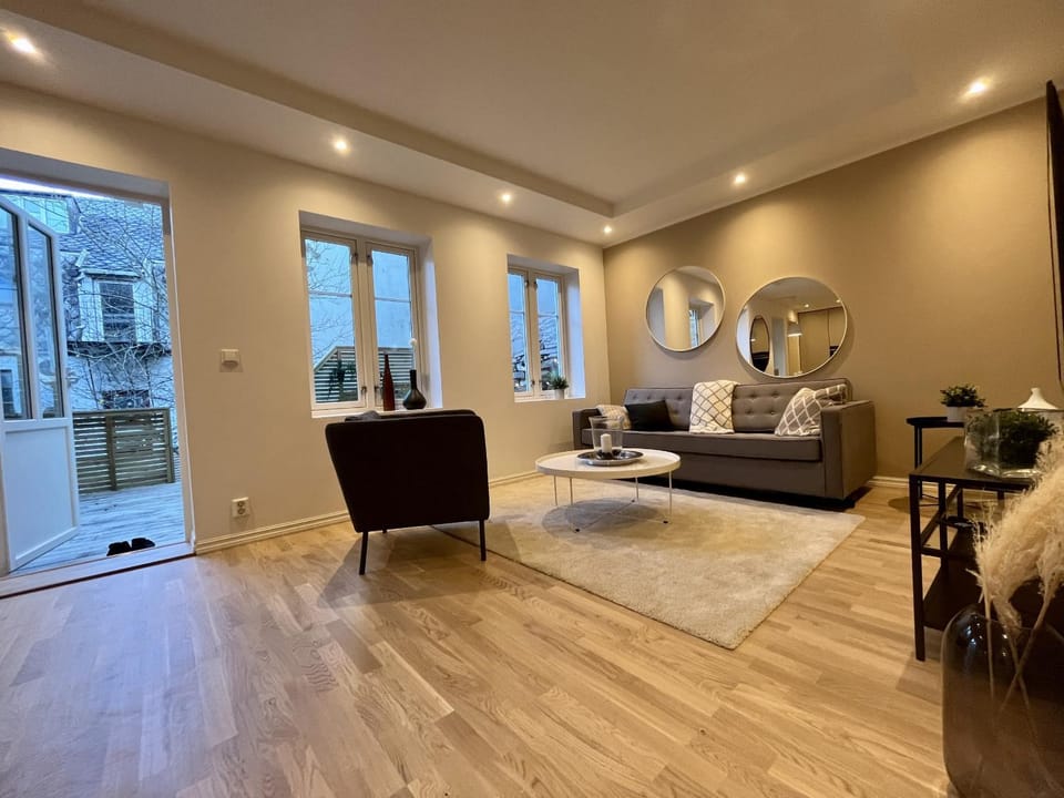 Bed, Living room, Seating area
