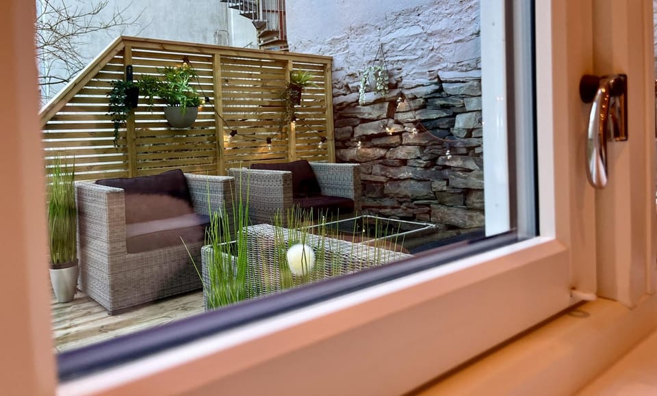 View (from property/room), Balcony/Terrace, Living room